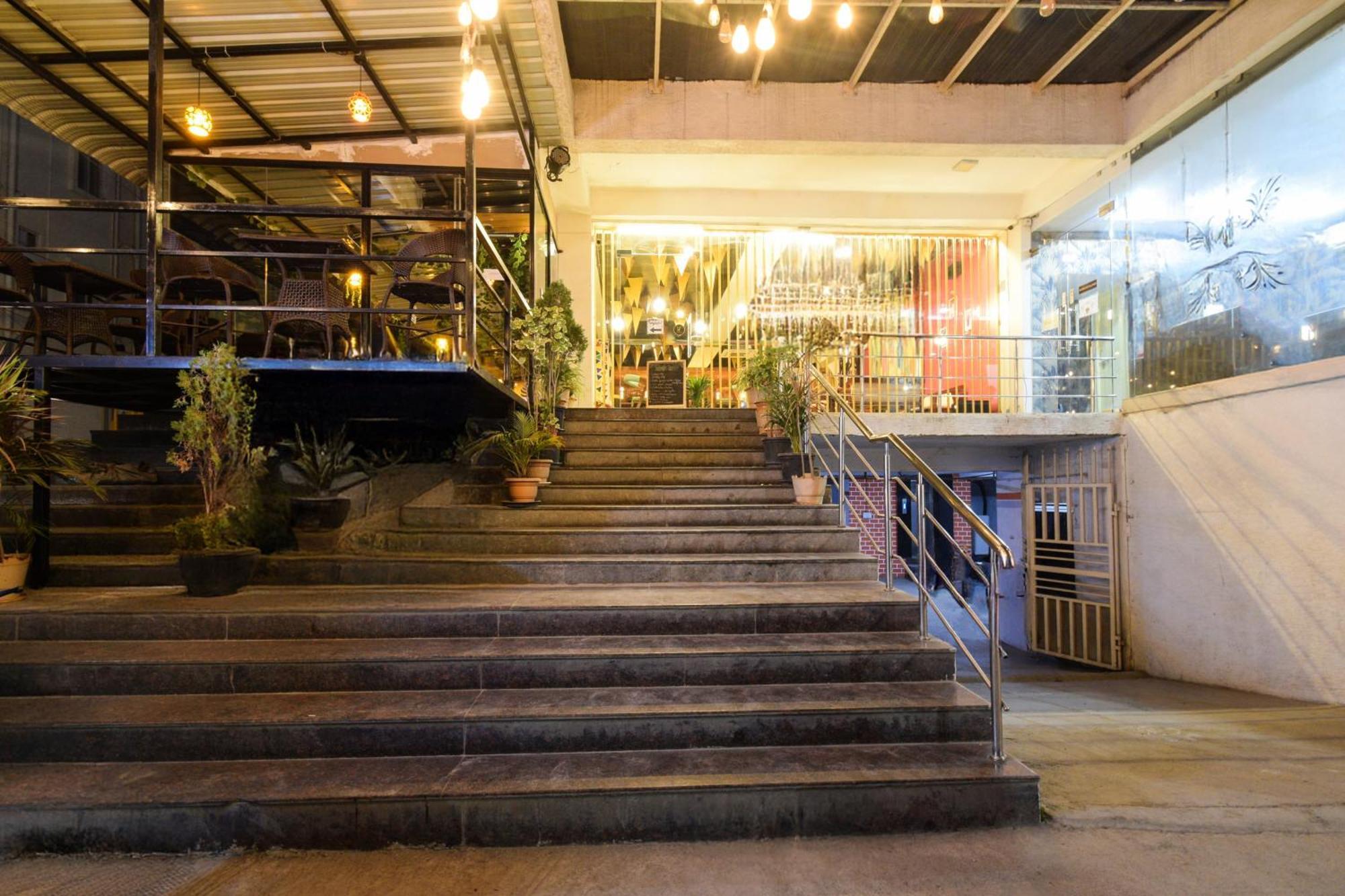 Super Townhouse Madhapur 100 Feet Road Formerly Jkc Grand Hyderabad Exterior photo